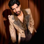 Akshay Oberoi अपने नए Karjat farmhouse में परिवार के साथ