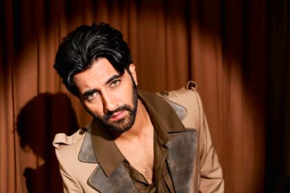 Akshay Oberoi अपने नए Karjat farmhouse में परिवार के साथ