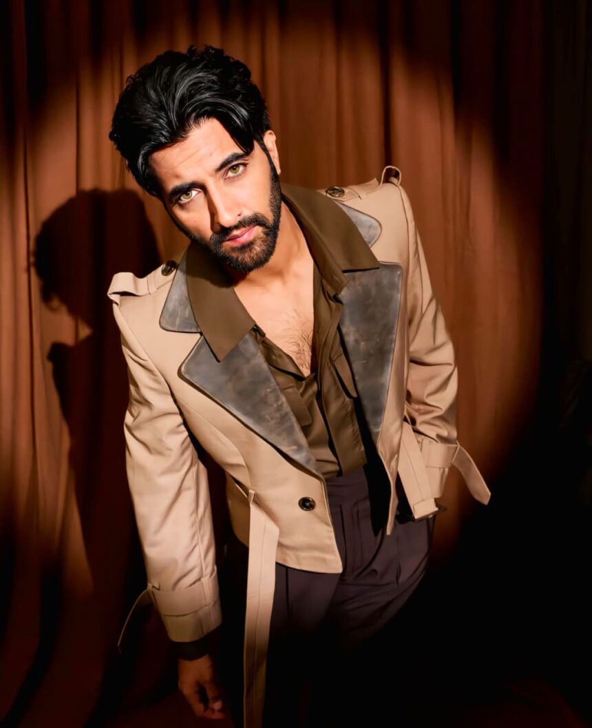 Akshay Oberoi अपने नए Karjat farmhouse में परिवार के साथ
