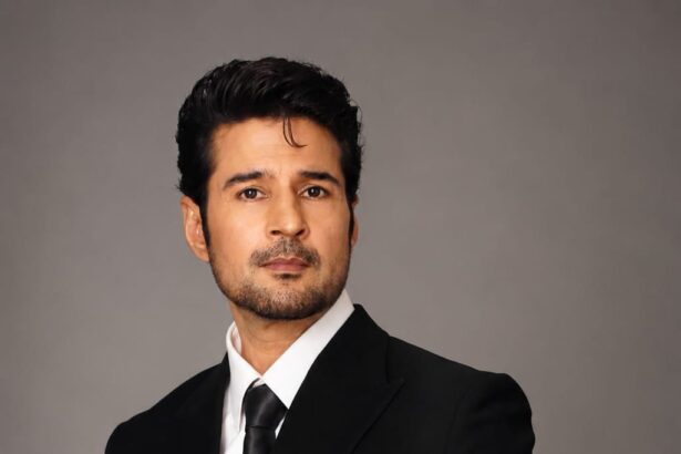 Rajeev Khandelwal और Gautam Adani का कैंडिड मोमेंट