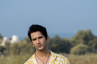 एक्टर श्रेय पारीक Oye Chill Maar से बॉलीवुड डेब्यू और सही किरदारों को प्राथमिकता देने पर बात करते हुए।