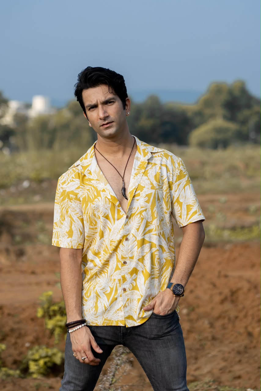 एक्टर श्रेय पारीक Oye Chill Maar से बॉलीवुड डेब्यू और सही किरदारों को प्राथमिकता देने पर बात करते हुए।