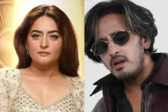 Bigg Boss 20 में माही और अमन काजी के गेम और व्यवहार पर चर्चा करते हुए।