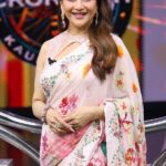 कौन बनेगा करोड़पति 18 में अमिताभ बच्चन के साथ अपनी मां की सीख साझा करतीं माधुरी दीक्षित।
