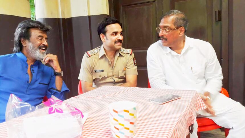 Nana Patekar के साथ Pankaj Tripathi की तस्वीर