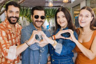 Sanjay Kapoor और Maheep Kapoor अपनी बेटी Shanaya Kapoor के एक्टिंग करियर के बारे में बात करते हुए।