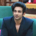 Bigg Boss 20 के कंटेस्टेंट Aman Gandhi, जिन्हें रिपोर्ट्स के मुताबिक इस हफ्ते सबसे कम वोट मिले और उन्होंने अपनी लाइफलाइन गंवा दी।