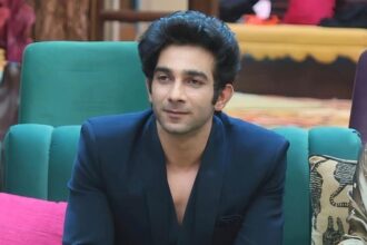 Bigg Boss 20 के कंटेस्टेंट Aman Gandhi, जिन्हें रिपोर्ट्स के मुताबिक इस हफ्ते सबसे कम वोट मिले और उन्होंने अपनी लाइफलाइन गंवा दी।