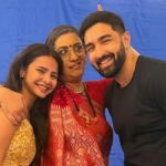 Rohit Suchanti with Smriti Irani and Prachi Singh on the sets of Kyunki Saas Bhi Kabhi Bahu Thi 2