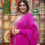 Dhamaal With Pati Patni Aur Panga Season 2 की होस्ट सोनाली बेंद्रे बहल।